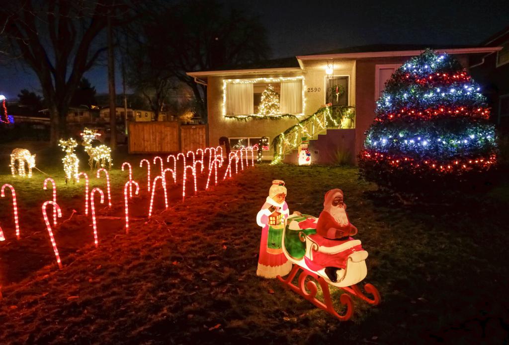 Canadá: Casas decoradas con luces temáticas de Navidad