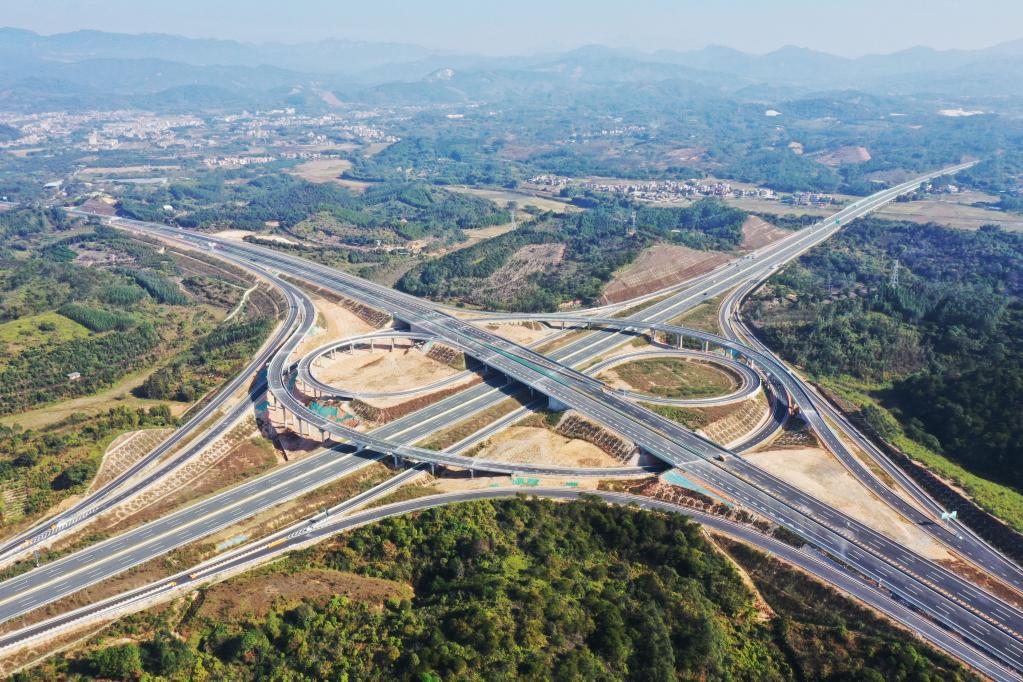 Proyecto principal de autopista Guangzhou-Lianzhou se abrirá al tráfico a finales de 2021