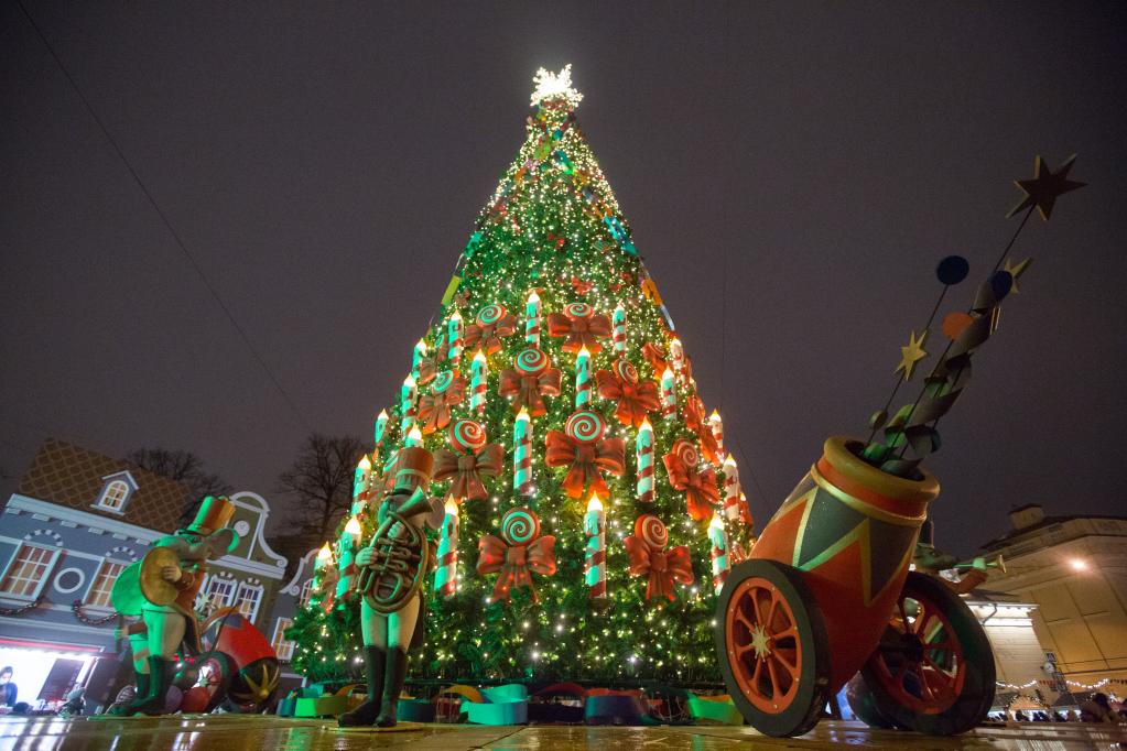 Mercado navideño en San Petersburgo, Rusia