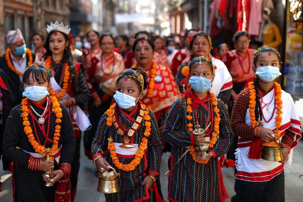 Personas de comunidad de Newar celebran Día Jyapu y Yomari Punhi en Katmandú, Nepal