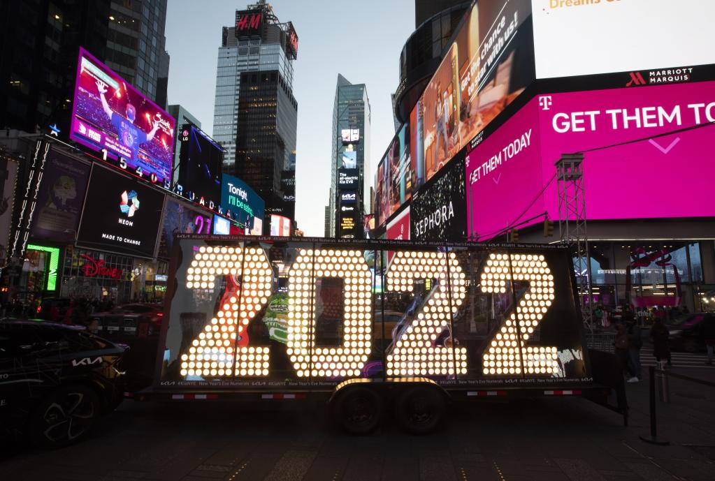 Números gigantes de dos metros de altura para "2022" en Times Square en Nueva York