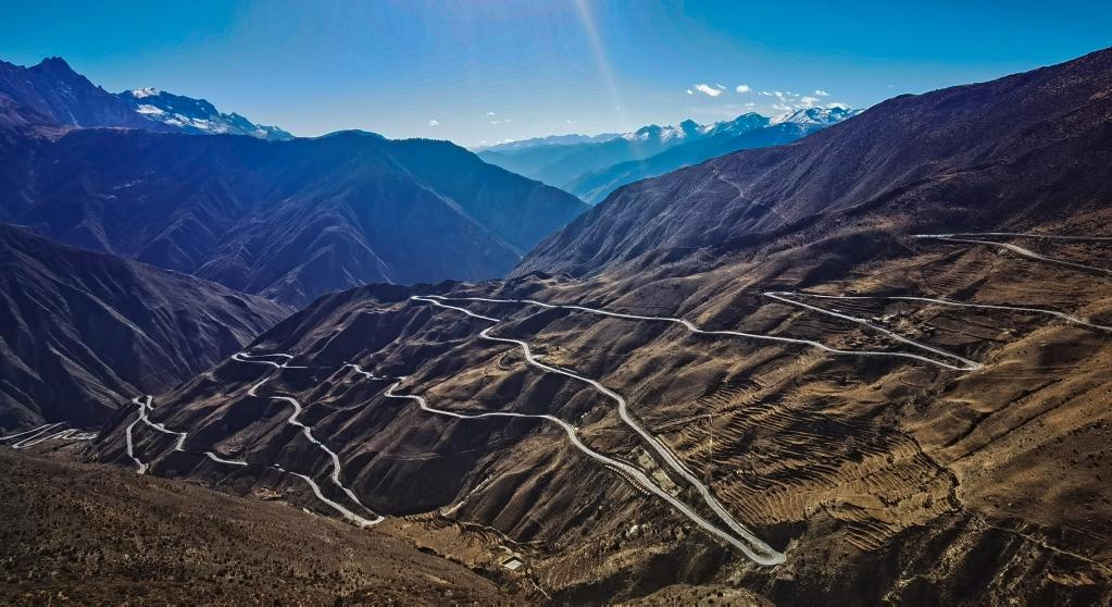 Carretera en la región autónoma del Tíbet, China