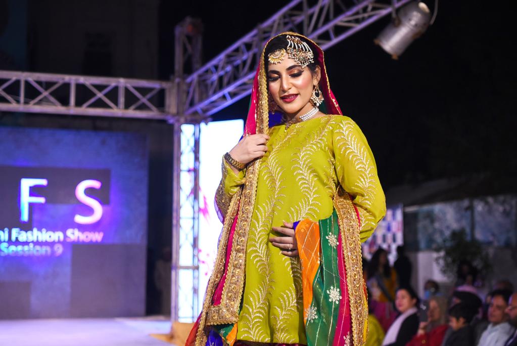 Desfile de modas en la ciudad portuaria de Karachi, Pakistán