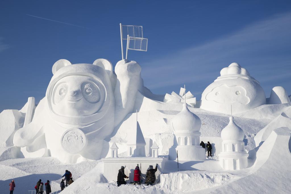 Eescultura de nieve principal en 34 Exposición Internacional de Arte de Esculturas de Nieve Isla del Sol de Harbin