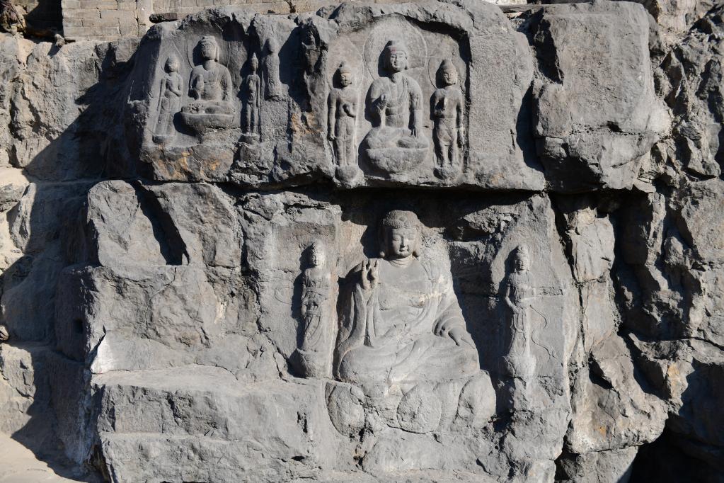 Esculturas de Buda talladas en un acantilado resurgen en Shanxi