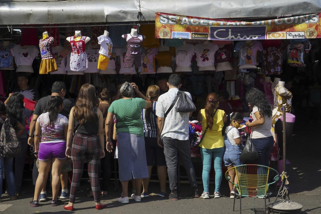 Imágenes de un mercado en el Centro Histórico del departamento de San Salvador, El Salvador