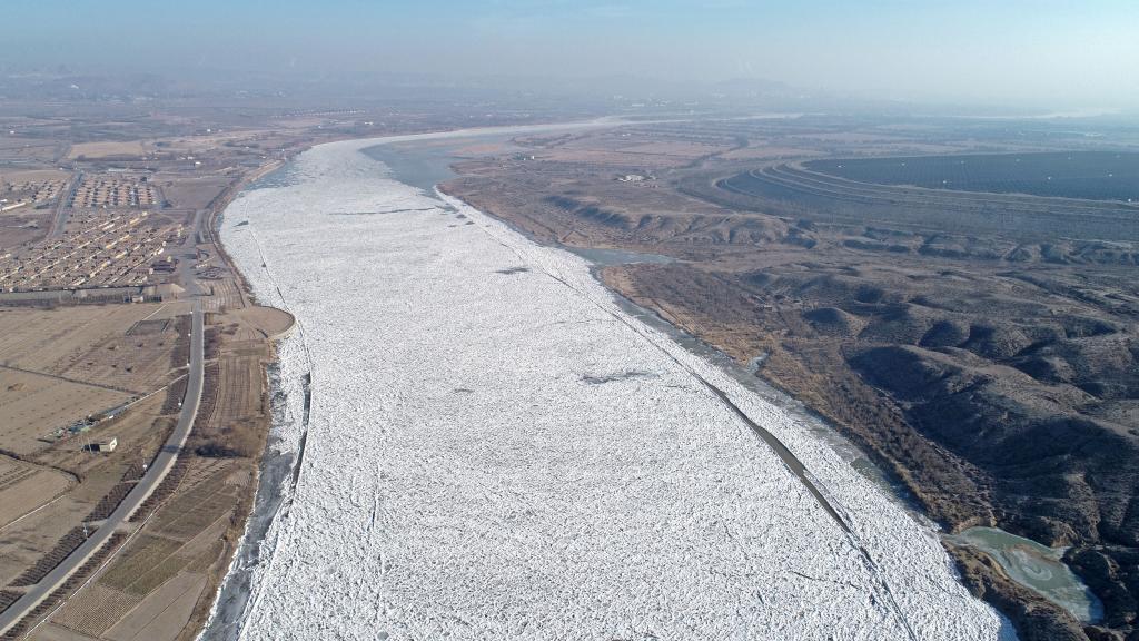 Tramo de Ningxia del río Amarillo comienza a congelarse