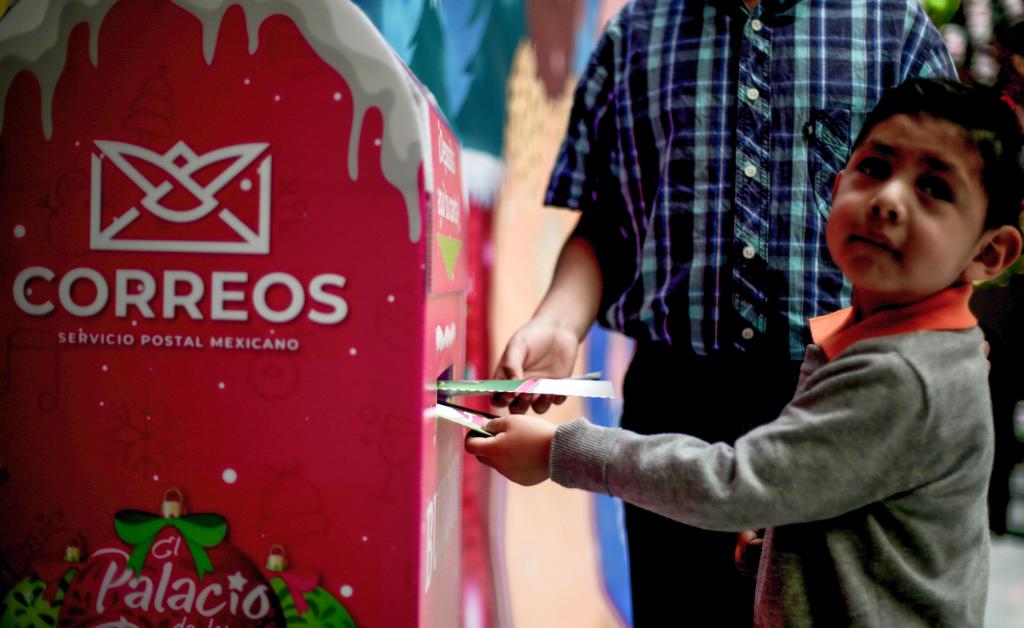 México: Niños escriben cartas para Reyes Magos