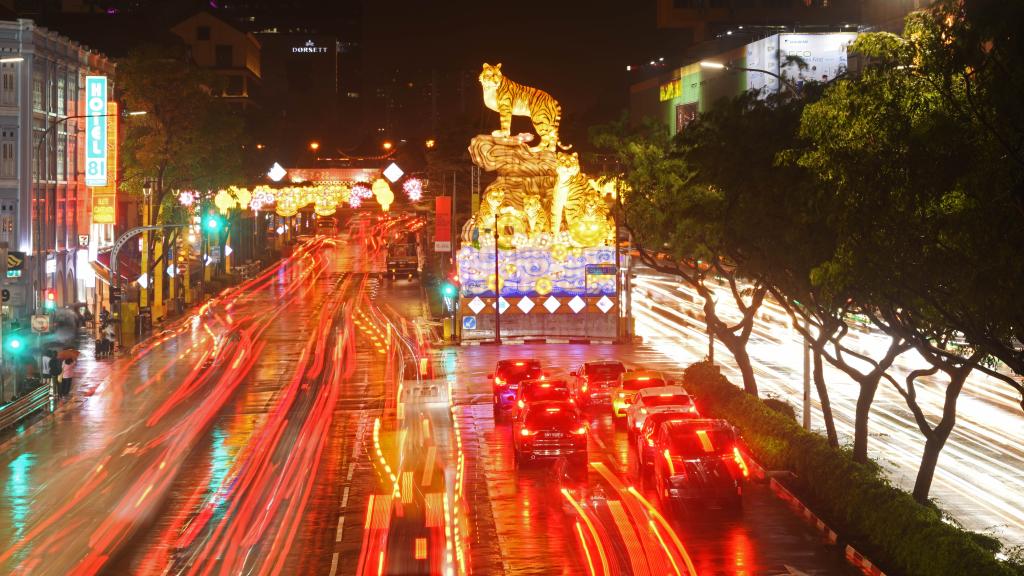 Decoraciones de linternas temáticas de tigre en área del Barrio Chino de Singapur
