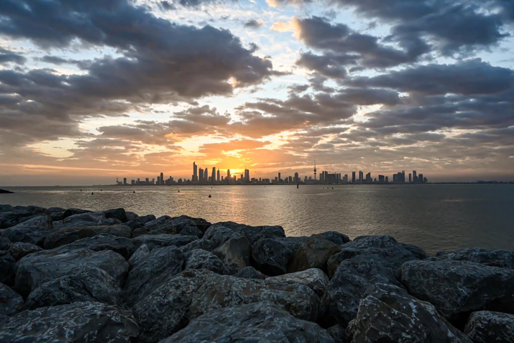 Paisaje del amanecer en la Ciudad de Kuwait