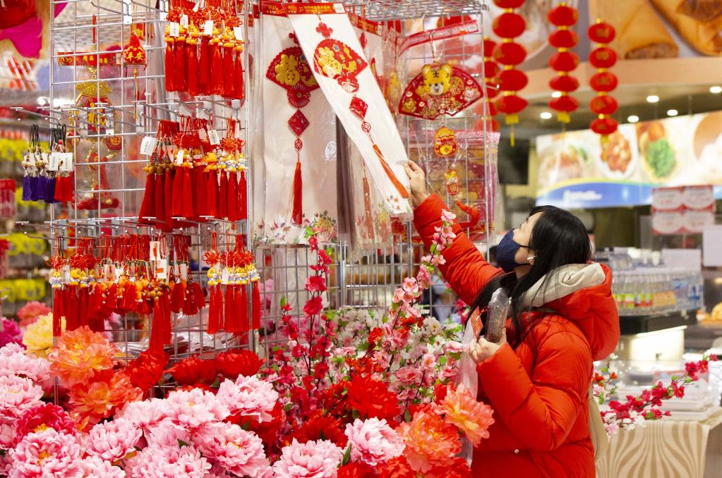 Decoraciones que marcan el próximo Año Nuevo Lunar chino en Toronto, Canadá