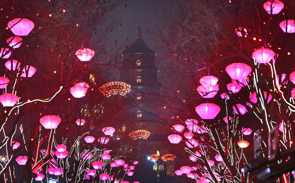 Paisaje nocturno de zona escénica de la ciudad de Datang Everbright en Shaanxi