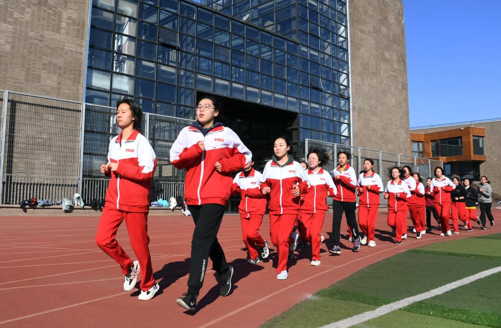 Escuelas primarias y secundarias en Beijing comienzan nuevo semestre