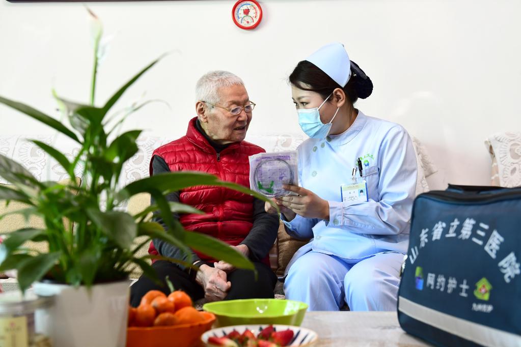 Shandong establece plataforma en línea que proporciona a pacientes servicios de enfermería de puerta en puerta
