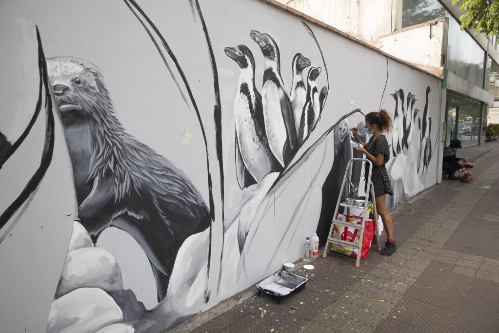 Perú: Pintura mural en homenaje a las especies marinas afectadas por derrame de petróleo