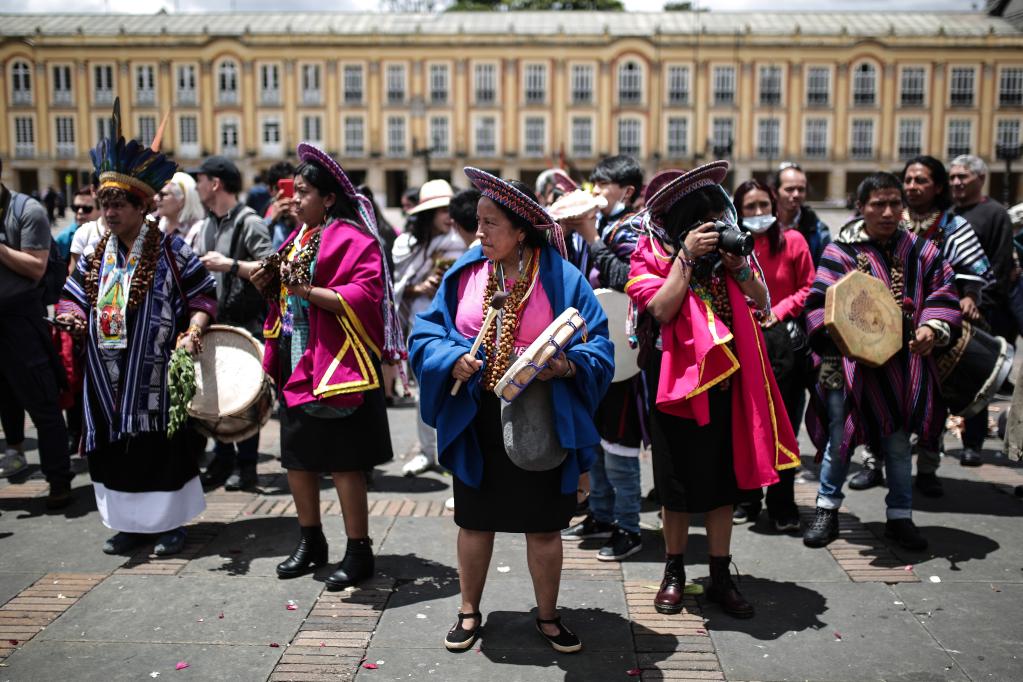 Colombia: Personas de la comunidad indígena Inga participan en una ceremonia tradicional