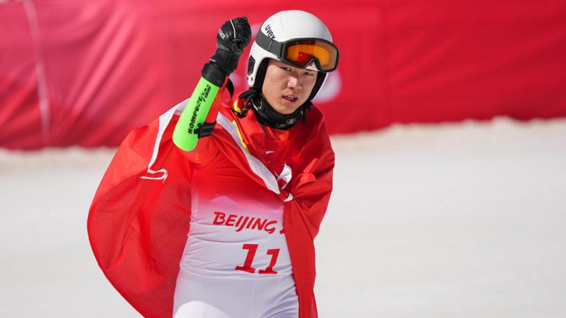 Atleta chino Liang Jingyi gana oro en Super-G masculino de pie en Juegos Paralímpicos de Invierno de Beijing