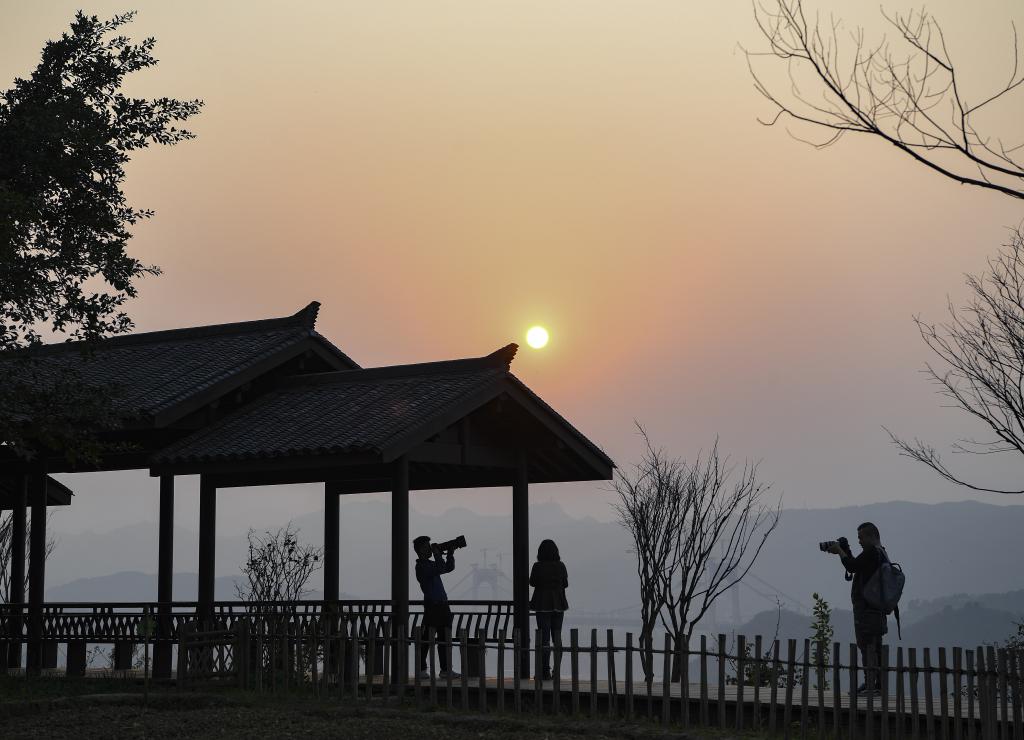 Chongqing: Isla Guangyang atrae a un gran número de turistas cada primavera