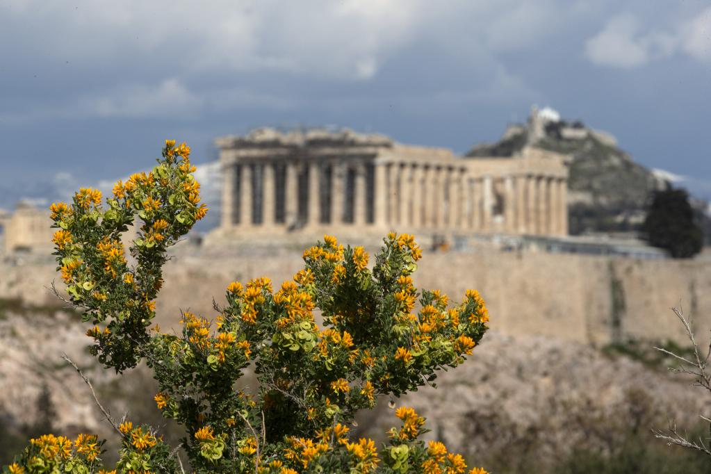 Paisaje en la colina Filopapo frente a la Acrópolis en Atenas, Grecia