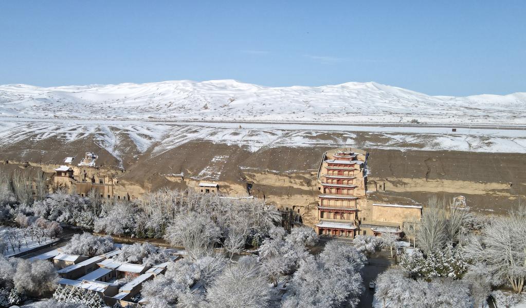 Paisaje nevado de las Grutas de Mogao en Dunhuang, Gansu