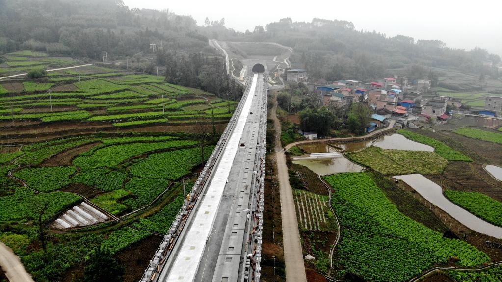 Guangxi: Construcción de la vía de ferrocarril de alta velocidad de Guiyang-Nanning