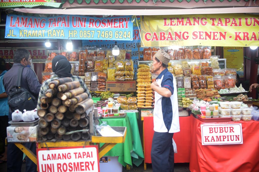 Mercado durante el mes sagrado del Ramadán en Yakarta, Indonesia