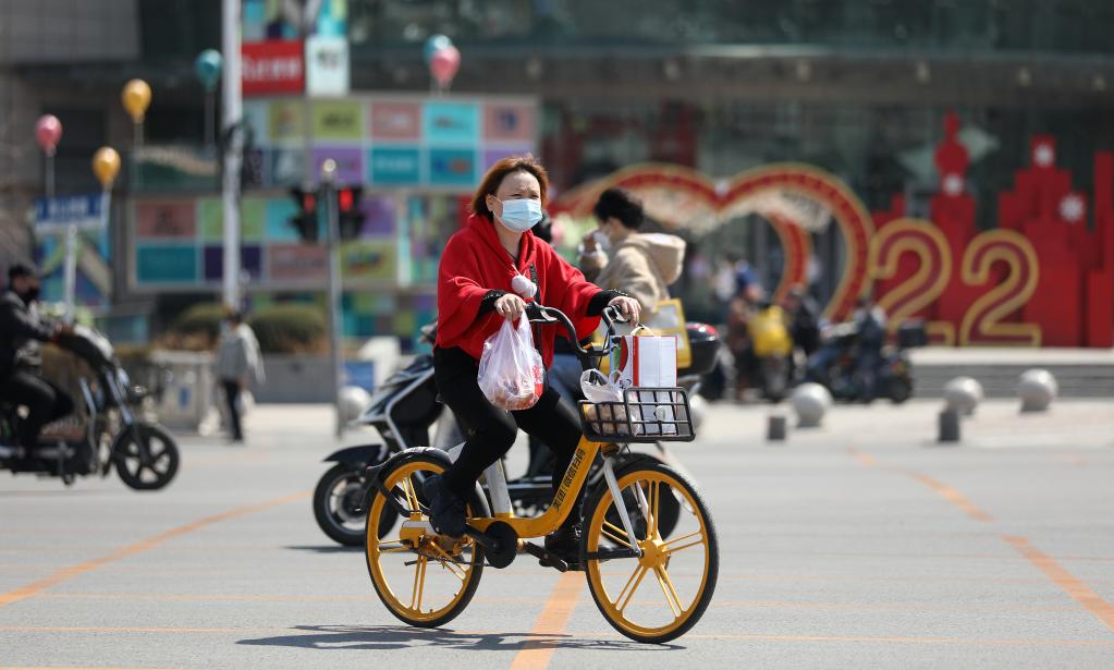 Transporte público reanuda operación en algunas rutas en Shenyang