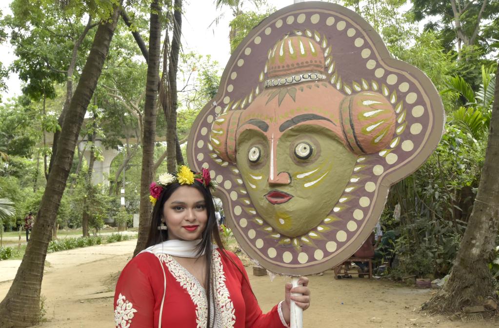 Procesión para celebrar el Año Nuevo bengalí en Bangladesh