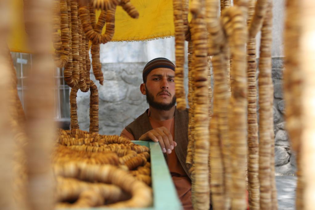 Higos secos en un mercado en Kabul, Afganistán