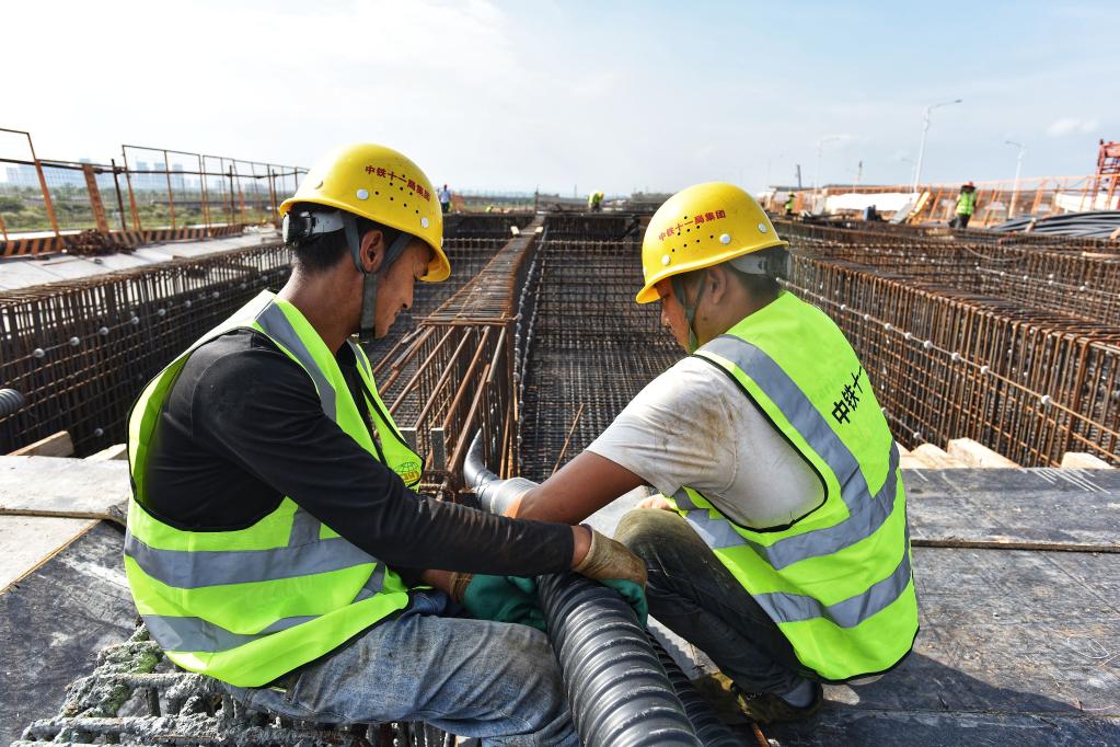 Guangdong: Construcción del Proyecto de Fase II de la Carretera del Puerto de Hezhou-Gaolan