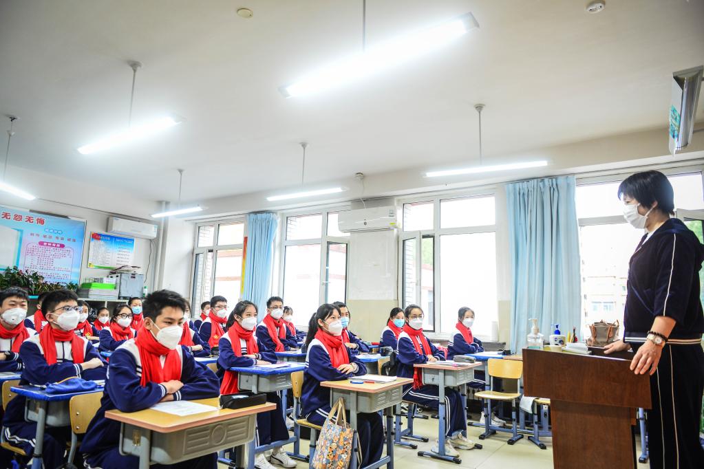 Secundarias y preparatorias reanudan clases para estudiantes que se gradúan en Shenyang, Liaoning