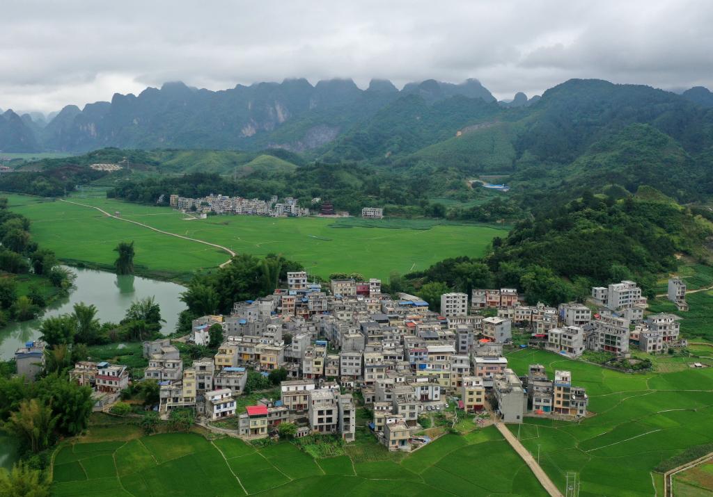 Guangxi: Vista aérea del paisaje rural del distrito autónomo de la etnia yao de Bama