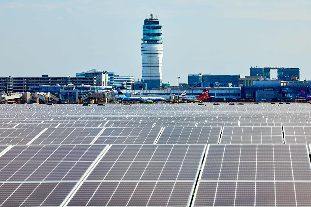 Sistema fotovoltaico en el Aeropuerto Internacional de Viena en Schwechat, Austria