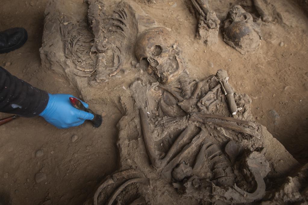 ESPECIAL: Arqueólogos peruanos hallan 42 entierros en primer cementerio de antiguo hospital de Lima