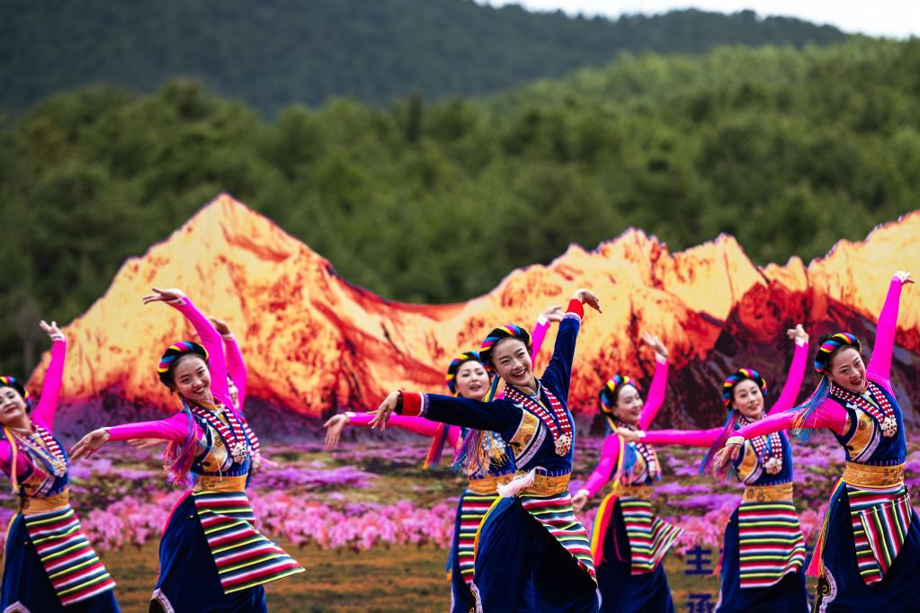 Yunnan: Festival de carreras de caballos celebrado en Shangri-La
