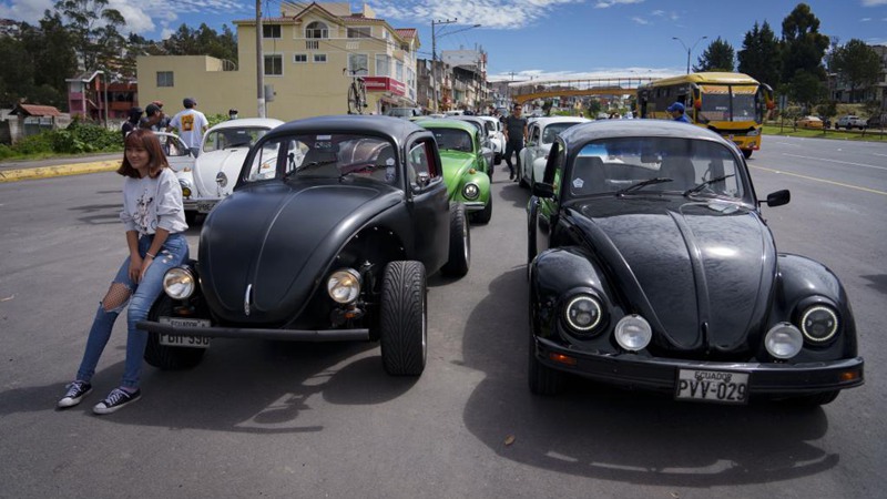 Caravana de automóviles en Quito, Ecuador
