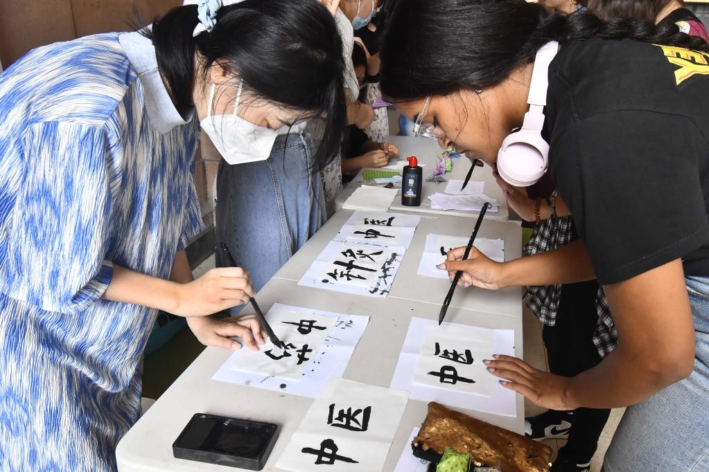 ESPECIAL: Medicina tradicional china se extiende en Cuba