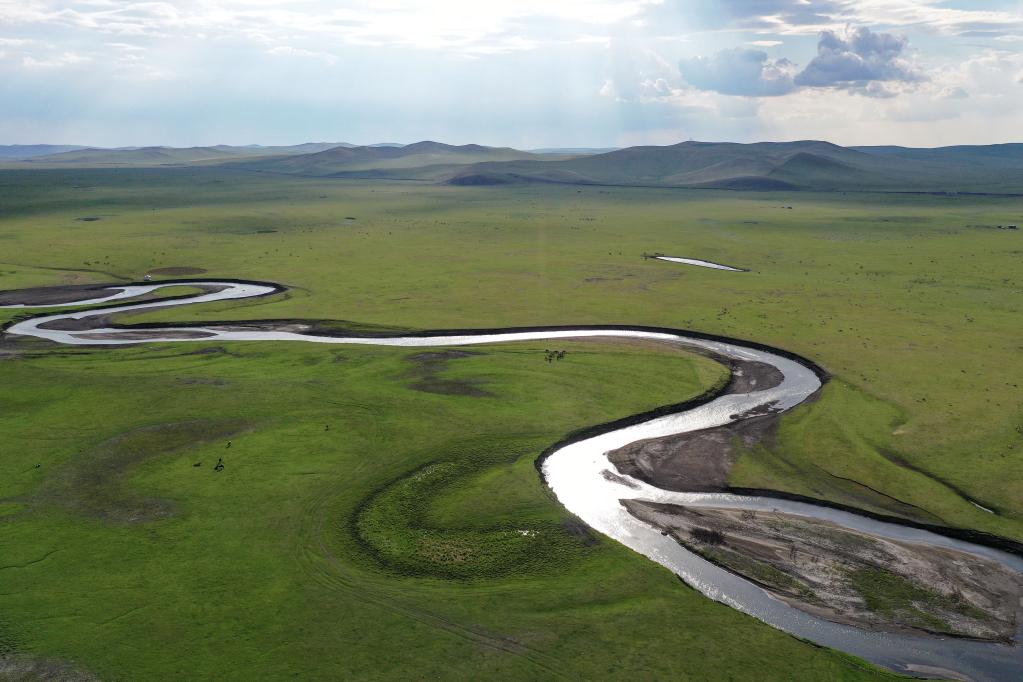 Mongolia Interior: Paisaje a lo largo del río Mergel Gol en Hulun Buir