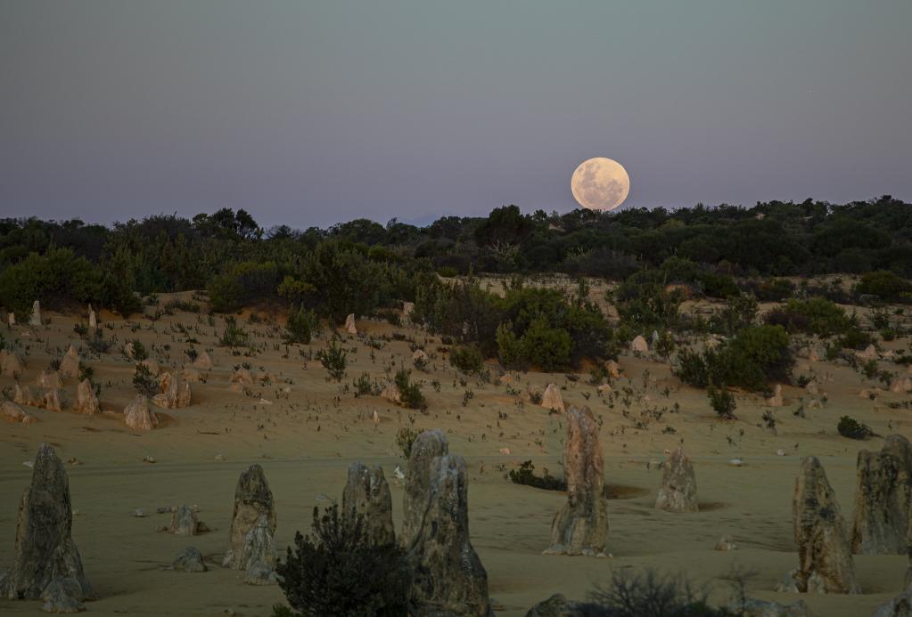 Superluna sobre los Pináculos, Australia
