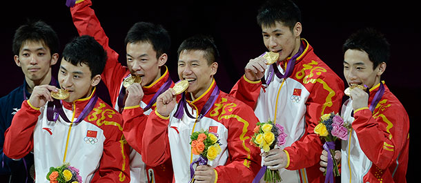 China obtiene oro en gimnasia varonil por equipos