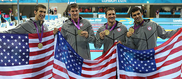 EEUU gana oro en 4x200 libres para varones