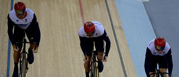 Reino Unido gana oro en ciclismo varonil de velocidad por equipos