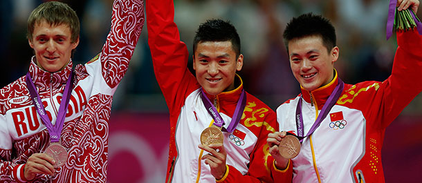 Dong de China vence a Ushakov de Rusia para ganar oro en trampol&iacute;n varonil