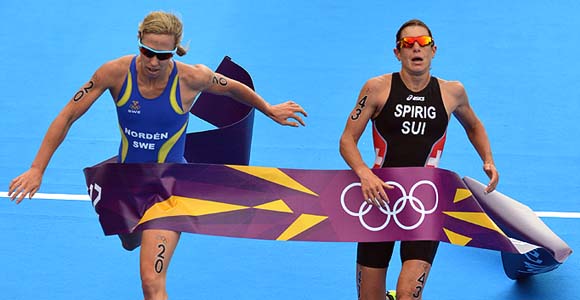 LONDRES 2012: Gana triatleta suiza oro en Londres