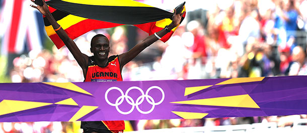 Ugand&eacute;s Kiprotich gana oro en marat&oacute;n varonil