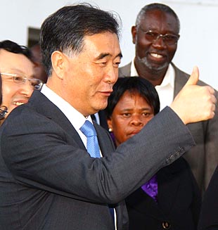 RESUMEN: Viceprimer ministro chino inicia visita oficial a Zimbabwe