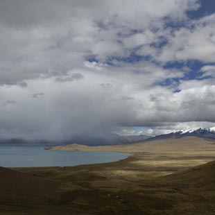 Tíbet: Bello paisaje de lago de Puma Yumco