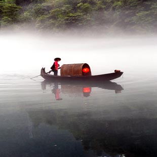 Hunan: Bello paisaje de lago Dongjiang en Zixing