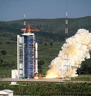 China lanza tres satélites experimentales