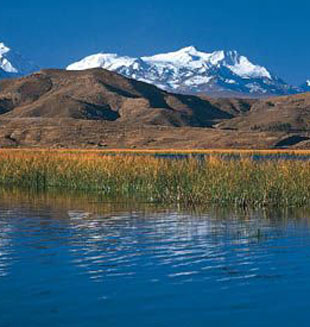 Lago Titicaca recibirá 10.000 turistas durante feriado largo en Perú
